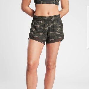 Athleta Printed Mesh Racer Run Short Size L